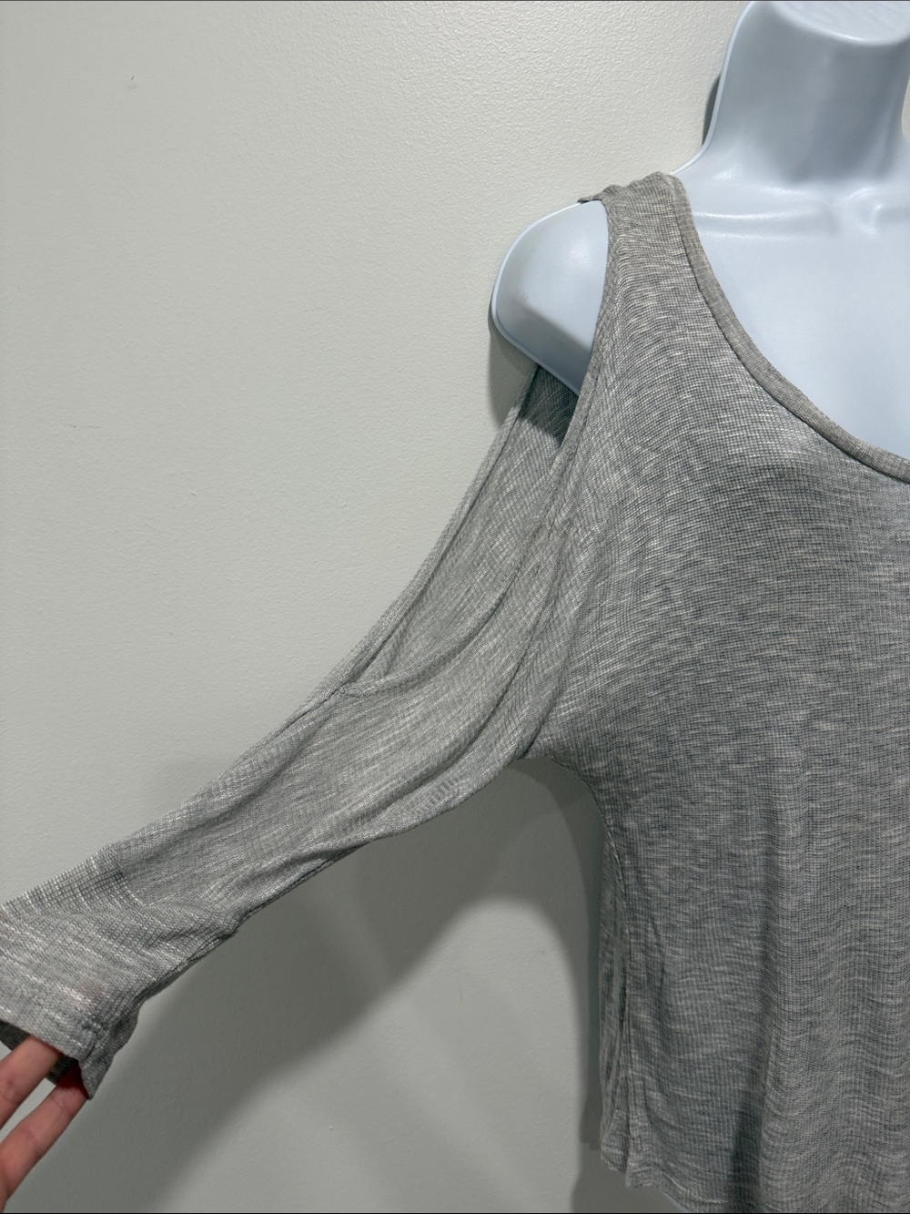 Lightweight Scoop Neck Long Sleeve Cold Shoulder Top in Gray - Picture 3 of 4